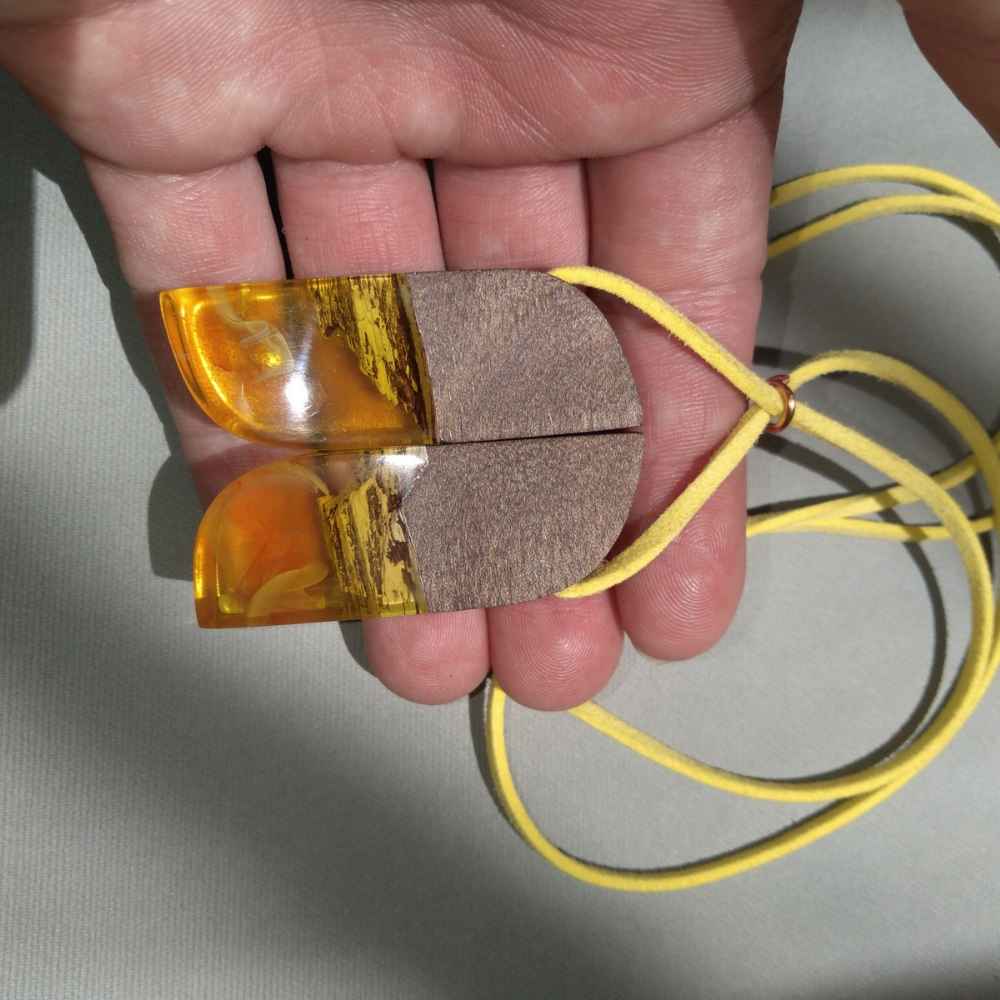 Holz- & Harz-Halskette, handgefertigt, künstlerisch, auffälliger Stil Kooh