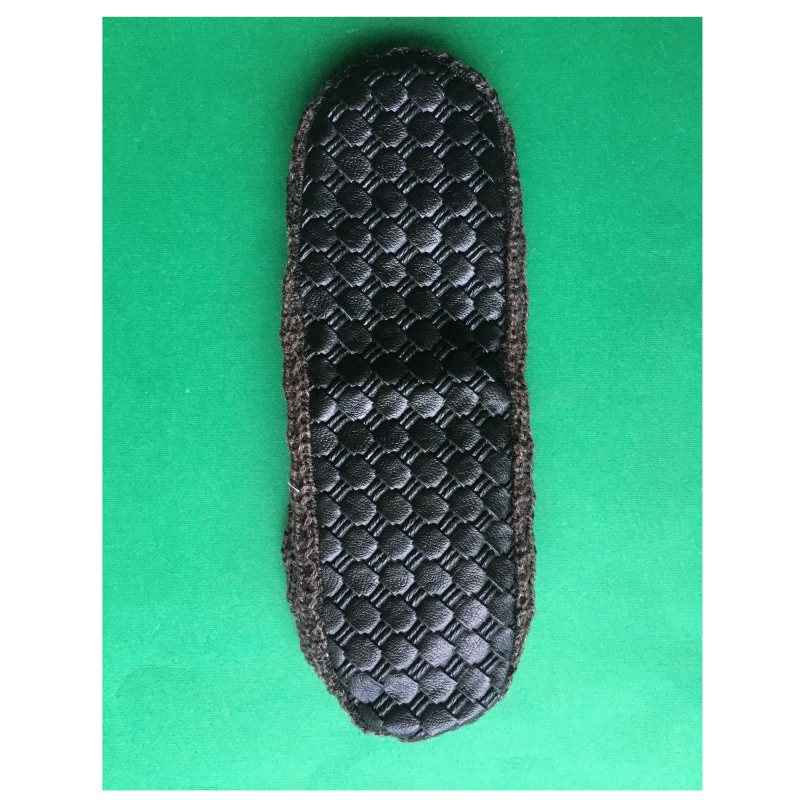 Häkelslippers für Damen aus Acrylfaser, gestrickt im traditionellen Design