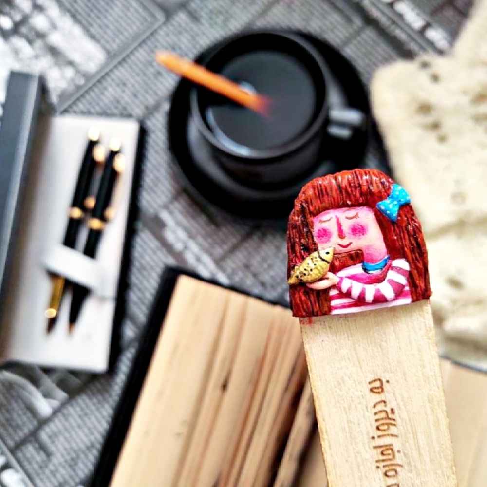 Persisch inspirierter Holz-Lesezeichen Modell Mädchen