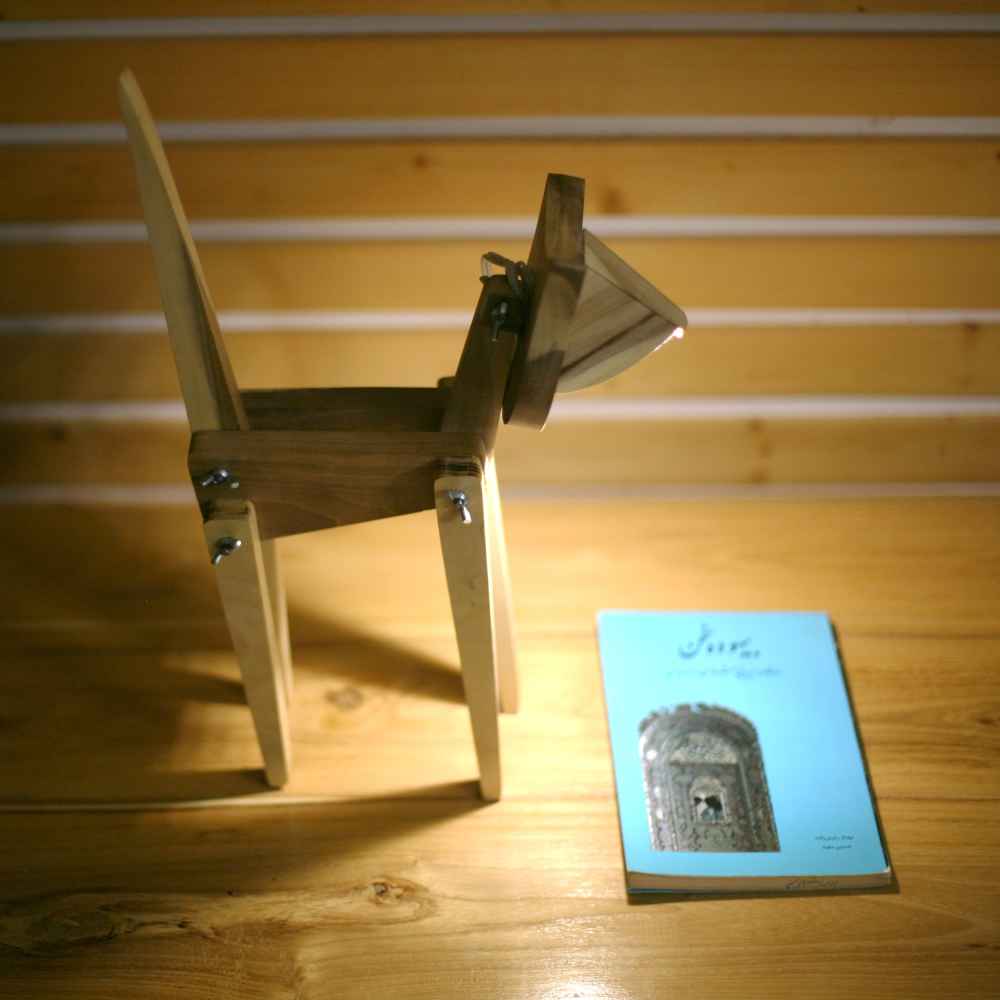 Holz-Schreibtischlampe im Novitätendesign, handgefertigt und verstellbar, Katzenfigur