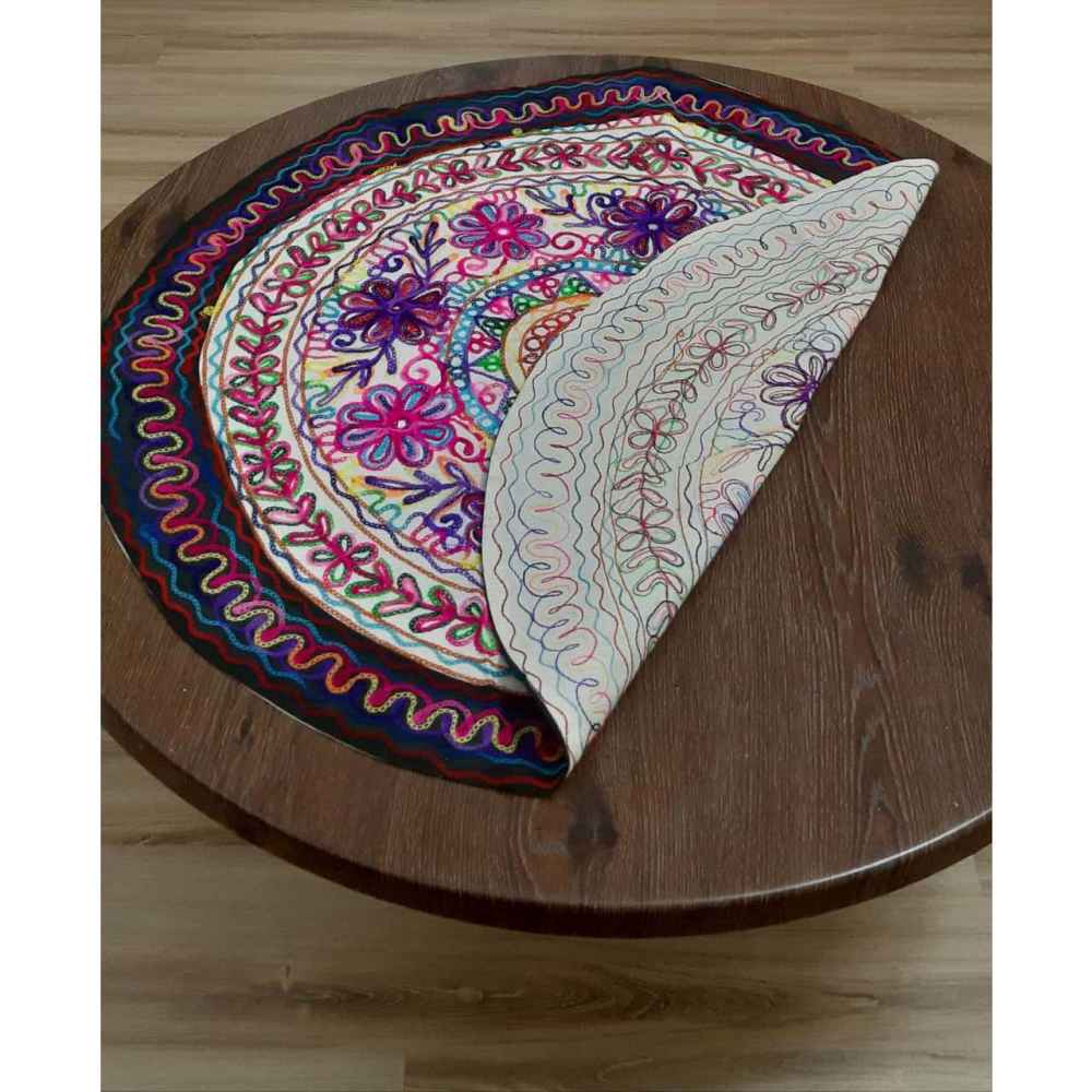 Handbestickte Runde Tischdecke Modell Kian