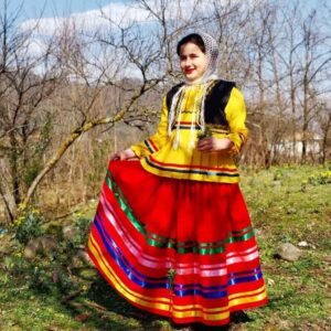 Traditionelles Kleidungsset für persische Gilani-Mädchen