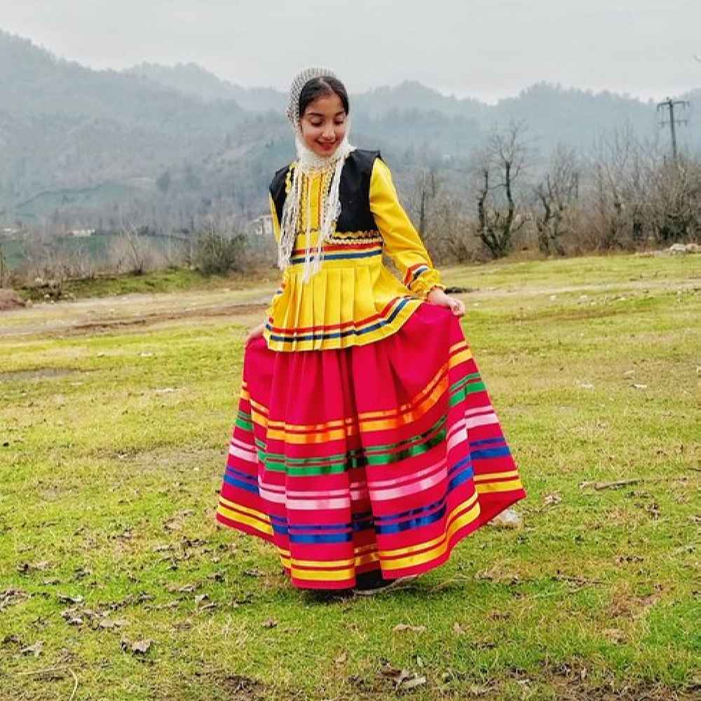 Traditionelles Kleidungsset für persische Gilani-Mädchen