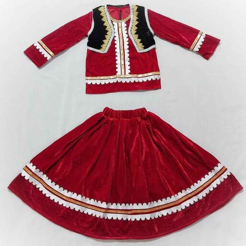 Traditionelles Kleidungsset für persische Frauen