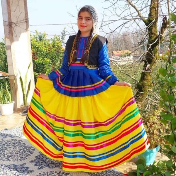 Traditionelles Gilaki-Kleidungsset für persische Mädchen