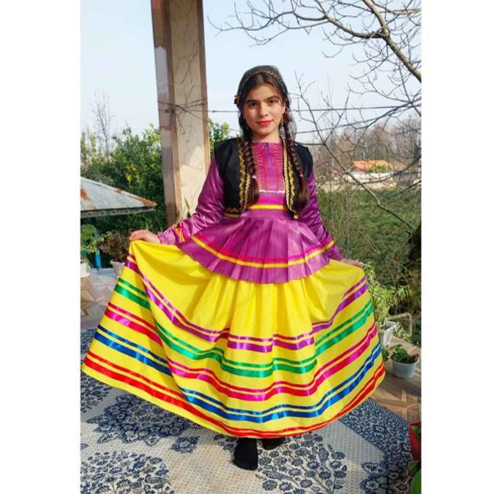 Traditionelles Gilaki-Kleidungsset für persische Mädchen