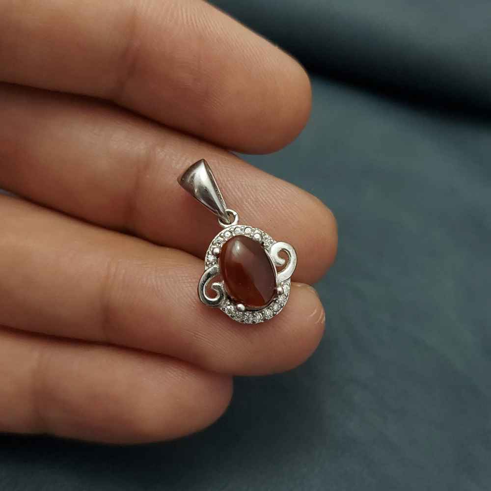 Persischer Silberanhänger im klassischen Stil mit jemenitischem Aqeeq-Edelstein Zina