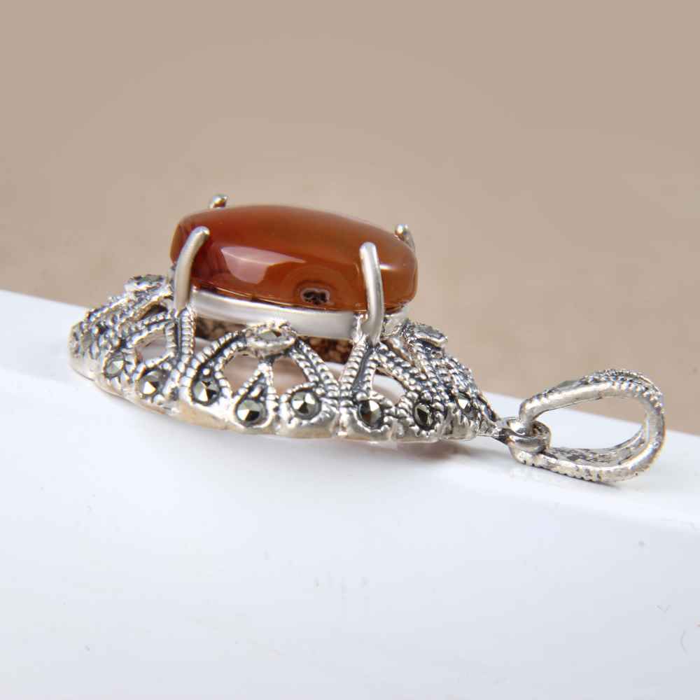 Persischer Silberanhänger im klassischen Stil mit jemenitischem Aqeeq-Edelstein Herz