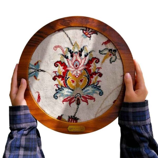 Islamischer Teppichrahmen vom Heiligen Schrein des Imams Reza „Pichak“