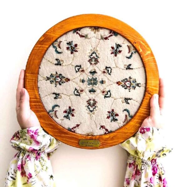 Islamischer Teppichrahmen vom Heiligen Schrein des Imams Reza „Taban“