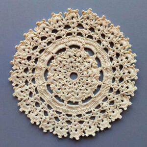 Häkelgefertigte Handgestrickte Tischdecke Modell Cream