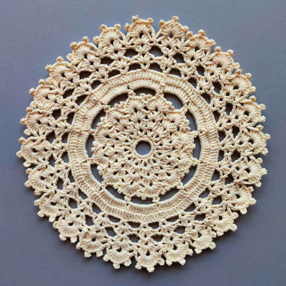 Häkelgefertigte Handgestrickte Tischdecke Modell Cream