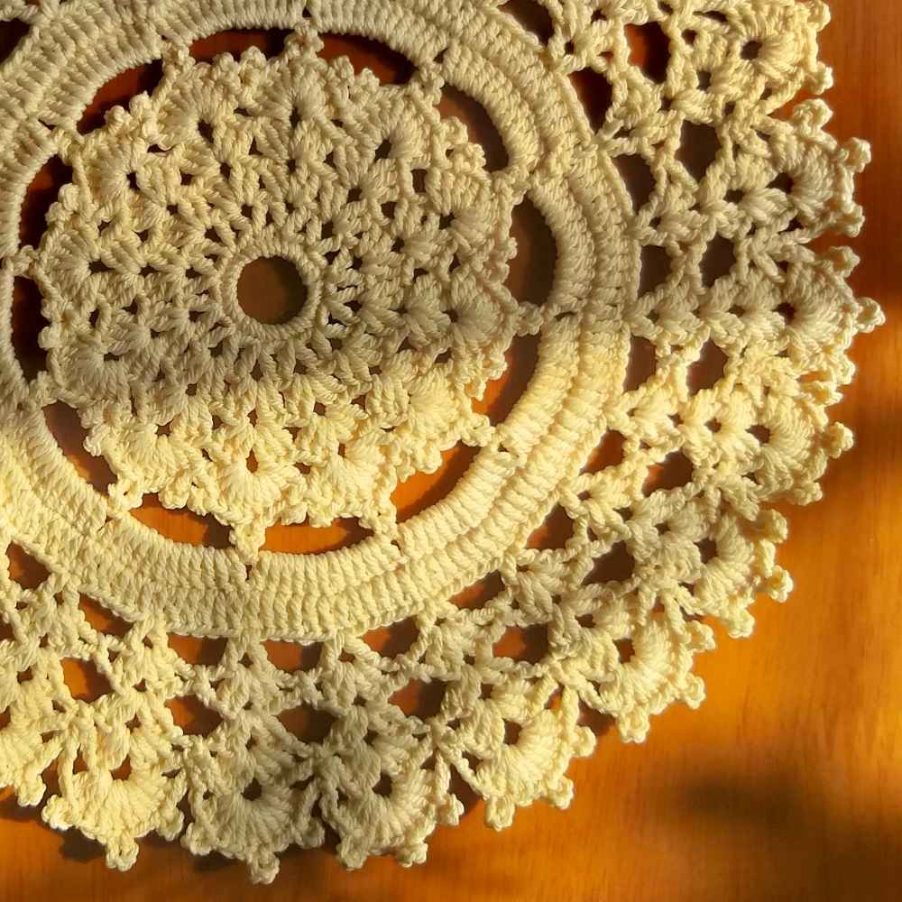 Häkelgefertigte Handgestrickte Tischdecke Modell Cream