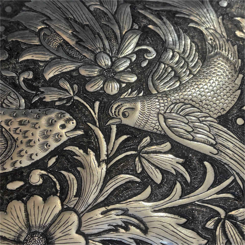 Dekoratives Kupfertablett, handgraviert mit persischem Kunsthandwerk und Parvaz-Muster