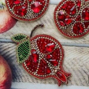 Handgefertigte Feminine Perlen-Broschen-Nadel – Yalda-Modell