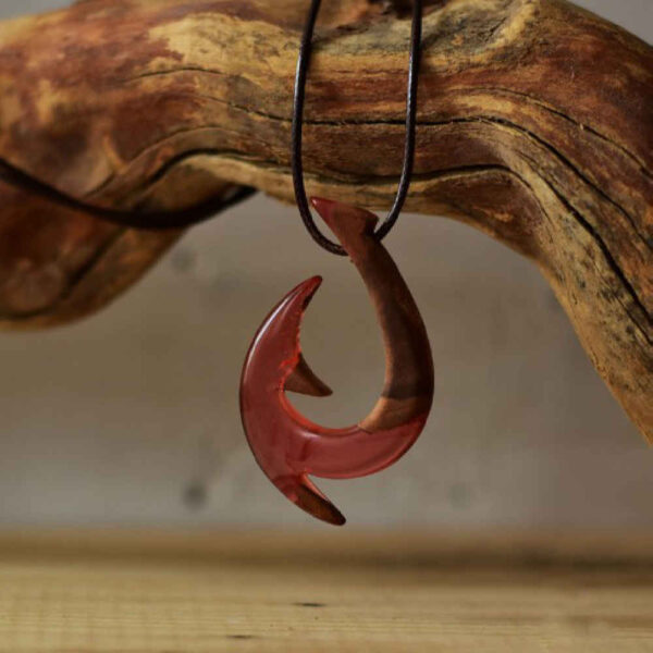 Graviertes Holz-Pendant mit Harz Handgefertigt Künstlerisch Gholab