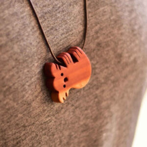 Graviertes Holz-Pendant Handgefertigt Künstlerisch Koala