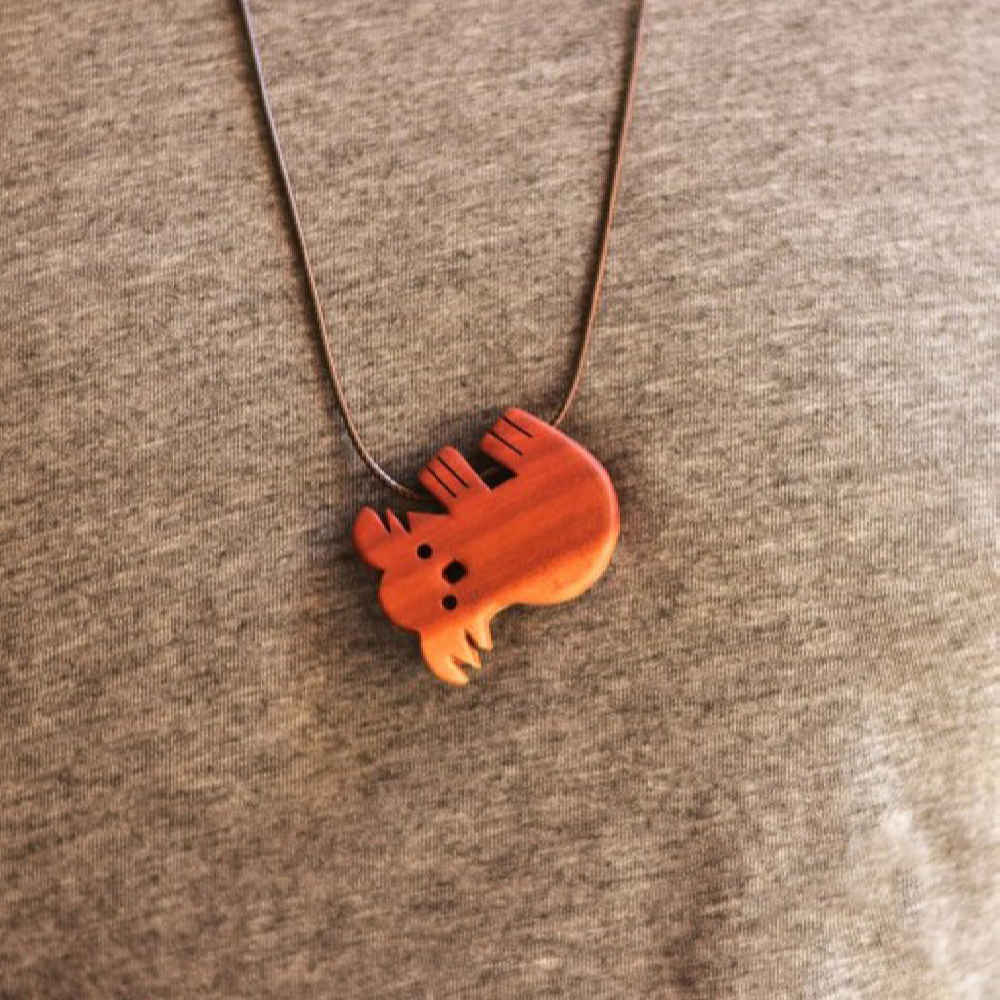 Graviertes Holz-Pendant Handgefertigt Künstlerisch Koala