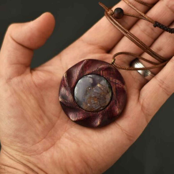 Holz-Halskette Handgefertigt mit Künstlerischem Stil Galaxy