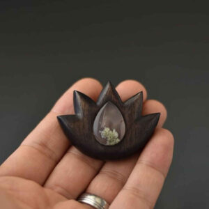 Holz-Halskette Handgefertigt mit Künstlerischem Stil Lotus