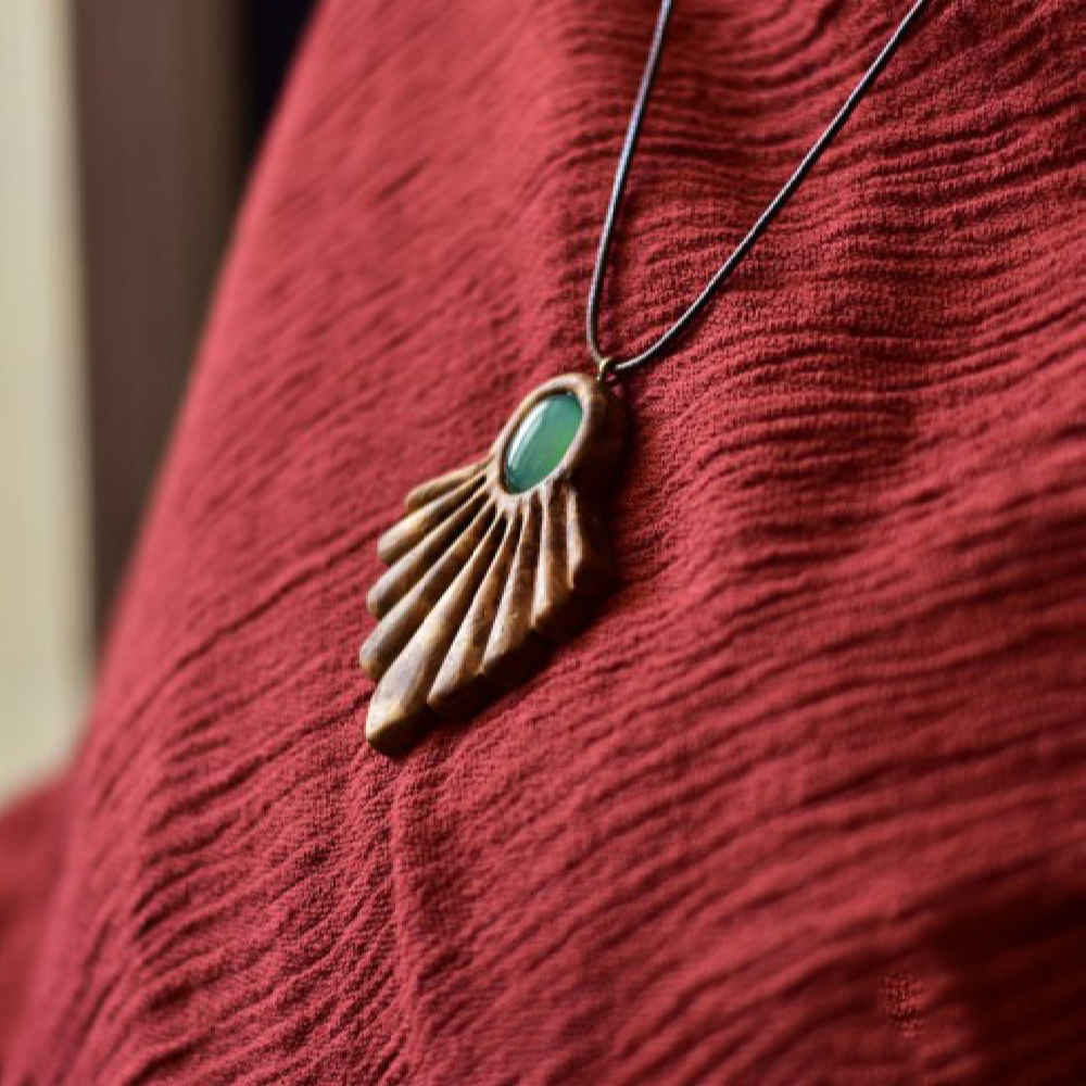 Holz-Halskette Handgefertigt mit Künstlerischem Stil Mesri