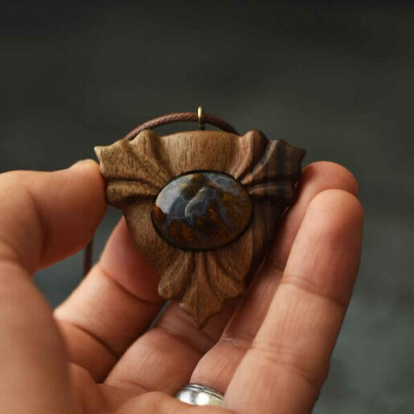 Holz-Halskette Handgefertigt mit Künstlerischem Stil Orkid