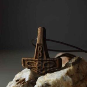 Graviertes Holz-Pendant Handgefertigt mit Künstlerischem Stil Unendlichkeit