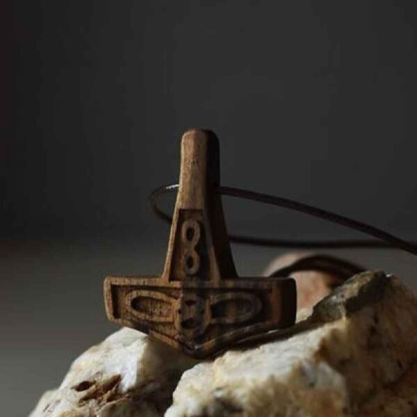 Graviertes Holz-Pendant Handgefertigt mit Künstlerischem Stil Unendlichkeit