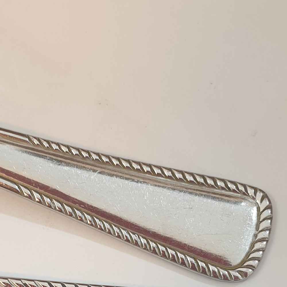 Löffel- und Gabel-Besteck Set aus 12 Teilen, Modell Modena