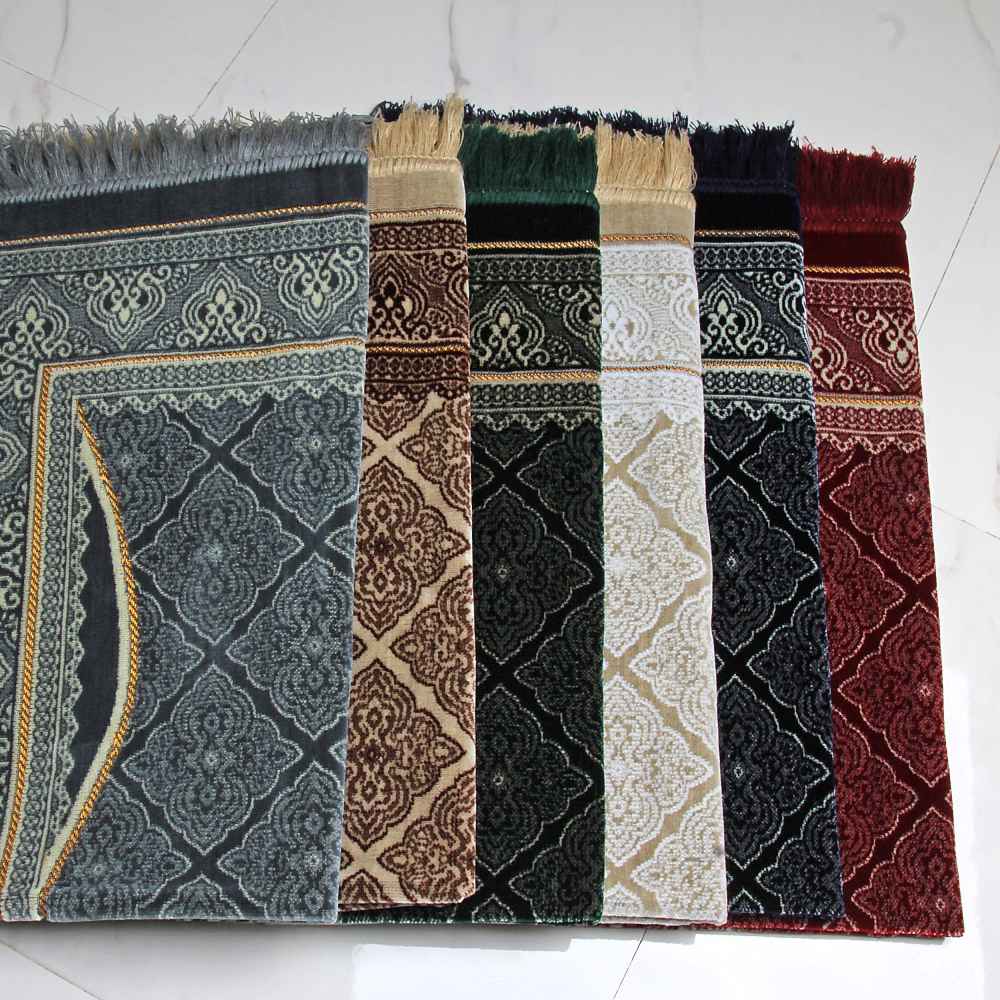 Islamischer Gebetsteppich Gepolstert Samt-Sajadah mit grünem Mihrab-Design für Muslime