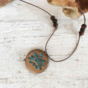Holz-Pendant Halskette mit Türkis Künstlerischem Stil Nastaran