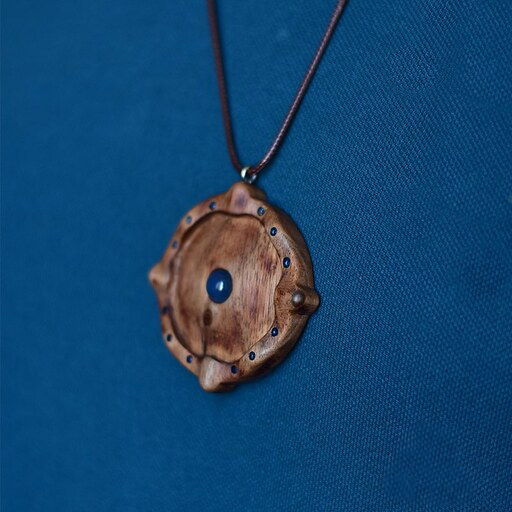 Holz-Halskette Handgefertigt mit Künstlerischem Stil Espar