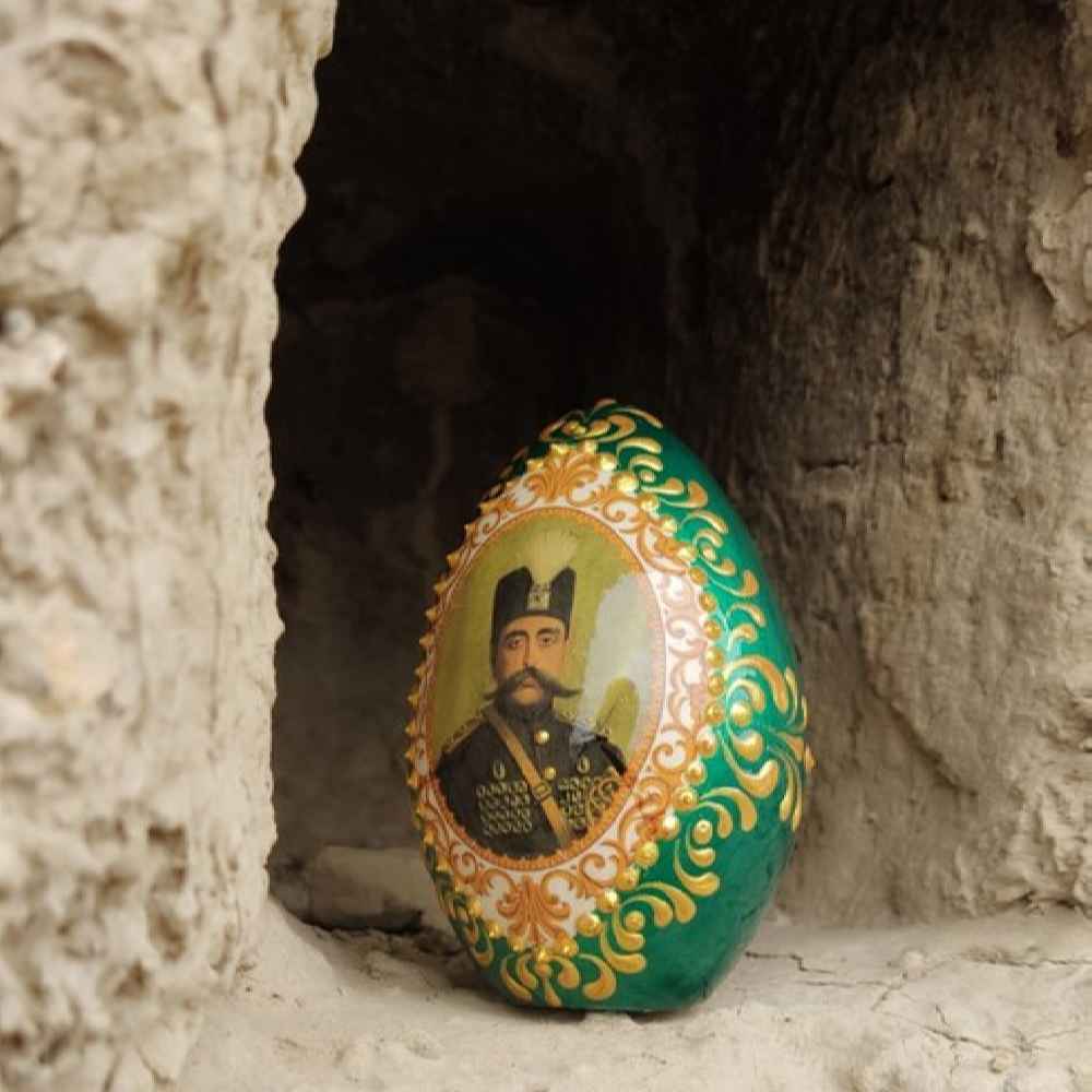 Grünes Shah Abbasi Töpferware Ei - Dekorativ