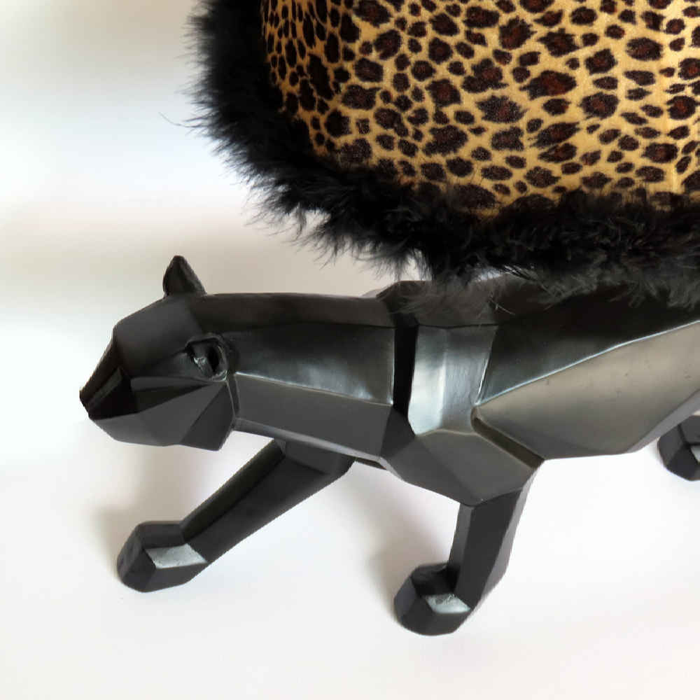 Originelle Tischlampe – handgefertigter schwarzer Keramik-Tiger