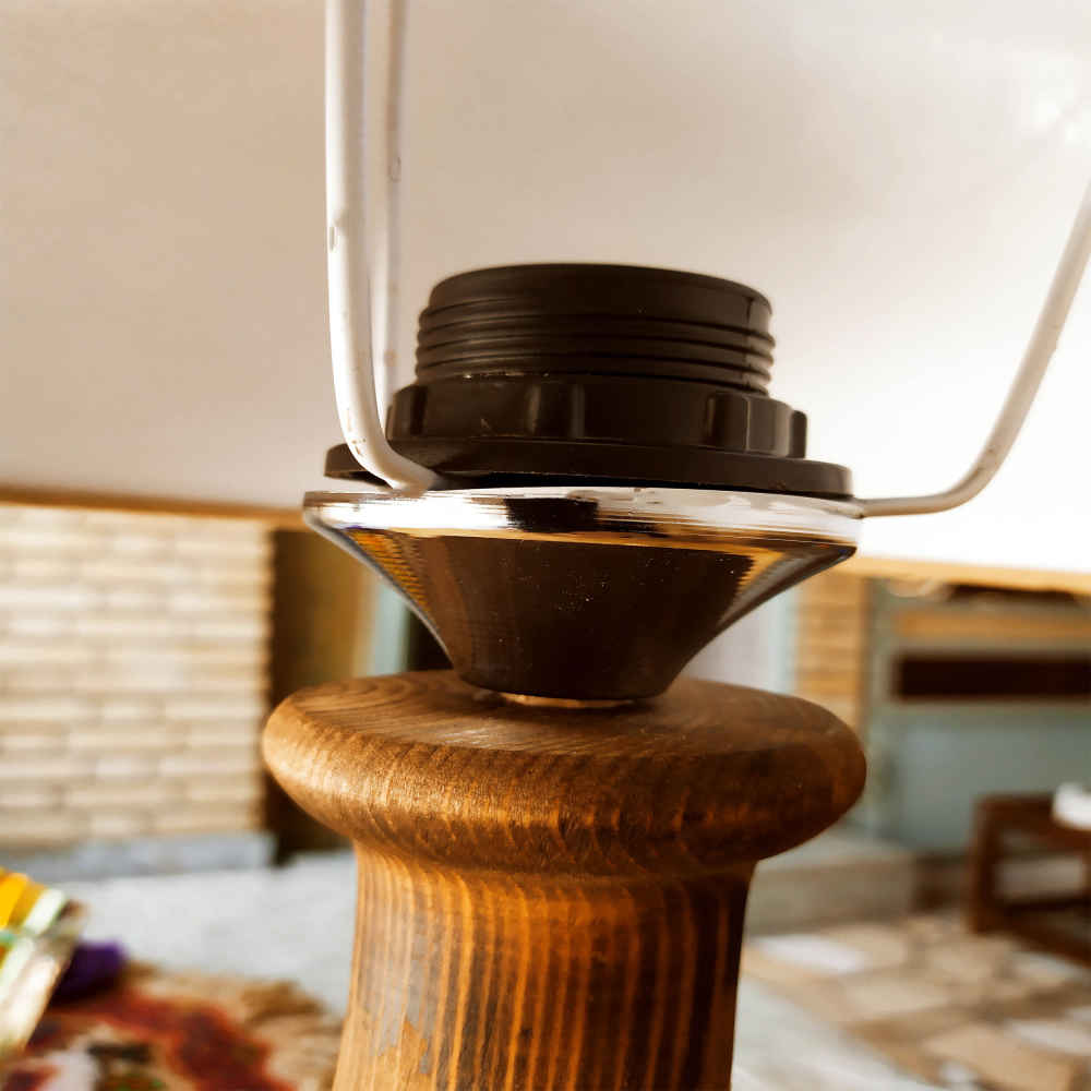 Akzent Holz-Tischlampe Handgefertigt Samtschirm Behnam