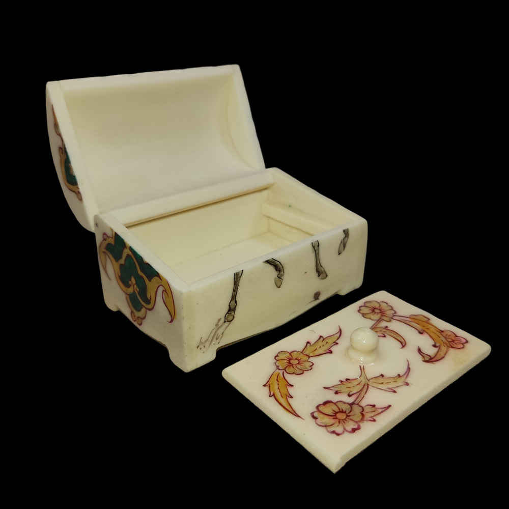 Handgefertigte Knochen-Schmuckbox mit persisch inspiriertem Chogan-Muster
