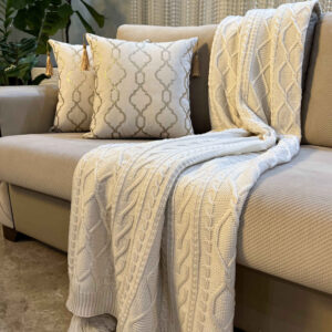 Weiche & leichte Strickdecke für Sofa & Bett Modell Diana