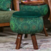 Runder Samt-Hocker mit Holzbeinen, inspiriert von persischer Kunst, Grün Bahador