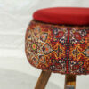 Runder Samt-Hocker mit Holzbeinen, inspiriert von persischer Kunst, Maroon Fatima