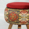 Runder Samt-Hocker mit Holzbeinen, inspiriert von persischer Kunst, Maroon Nastaran