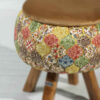 Runder Samt-Hocker mit Holzbeinen, inspiriert von persischer Kunst, Braun Negar