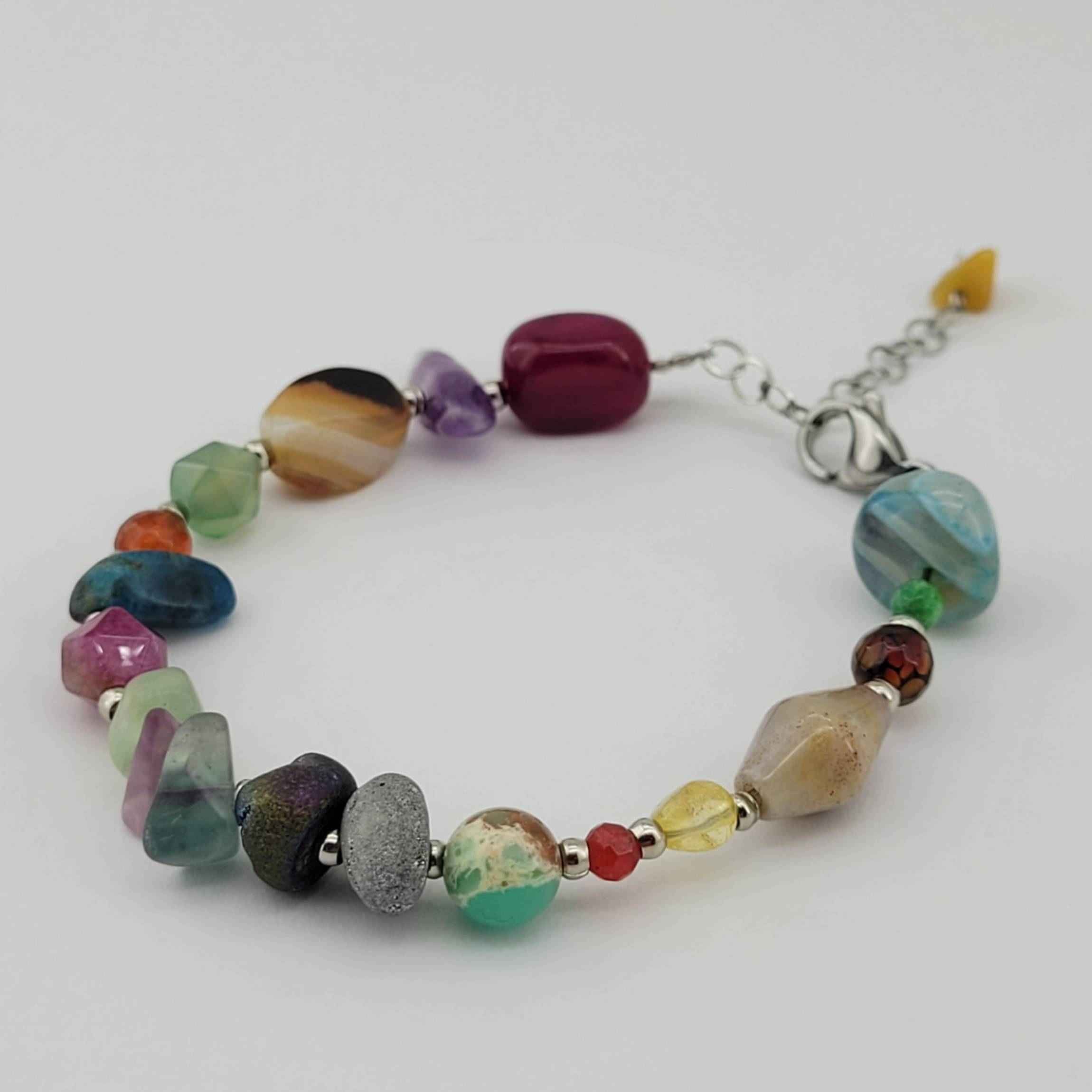 Perlenarmband für Damen – Mehrfarbige Chakra-Steine