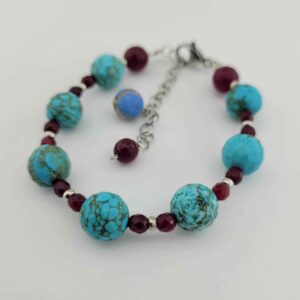Perlenarmband für Damen – Rubin- und Türkisstein