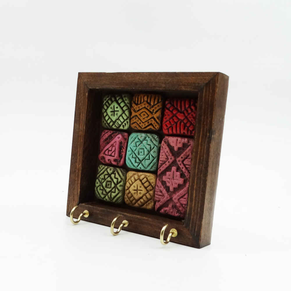 Keramischer Wandschlüsselhalter – Mit Holzrahmen, Modell Sonnati