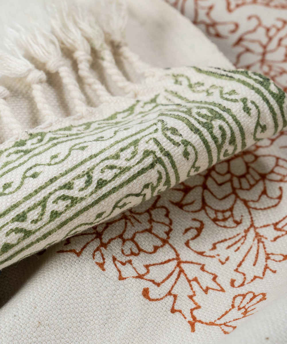 Handgefertigter Leinen Blockdruck Tischläufer Golabtoon