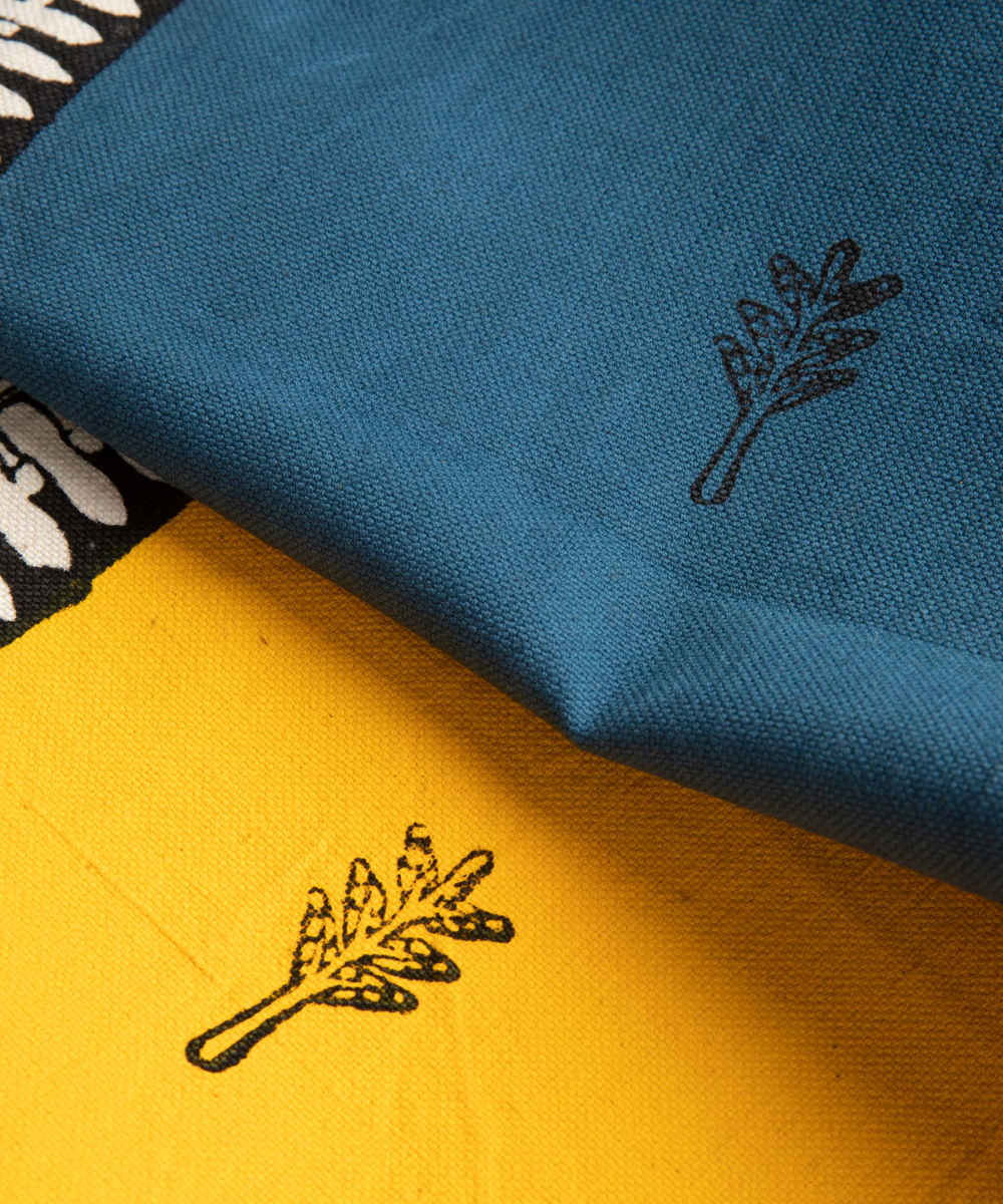 Handgefertigter Leinen Blockdruck Tischläufer Techra