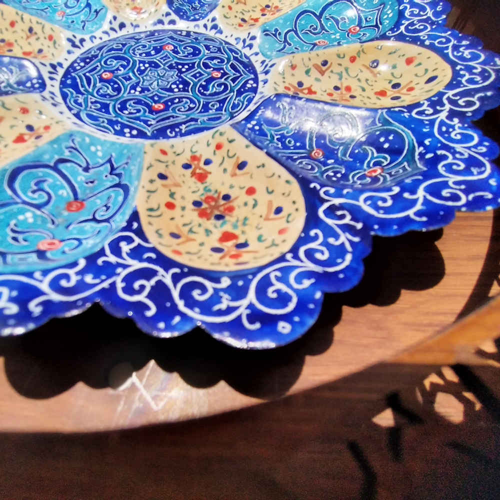 Dekorativer Kupferteller handgemalt mit persischer Minakari Emaille Golabetoon