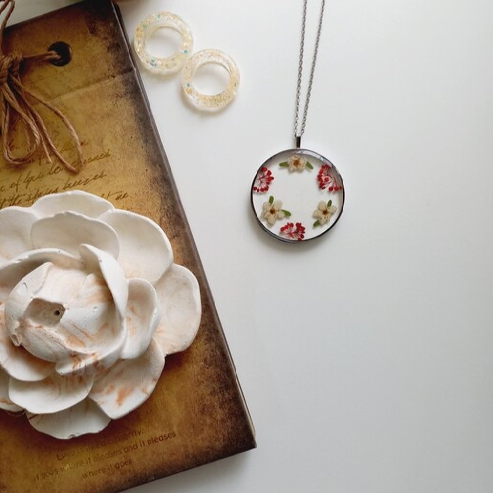 Harz-Halskettenanhänger für Frauen, handgefertigt, Baharan