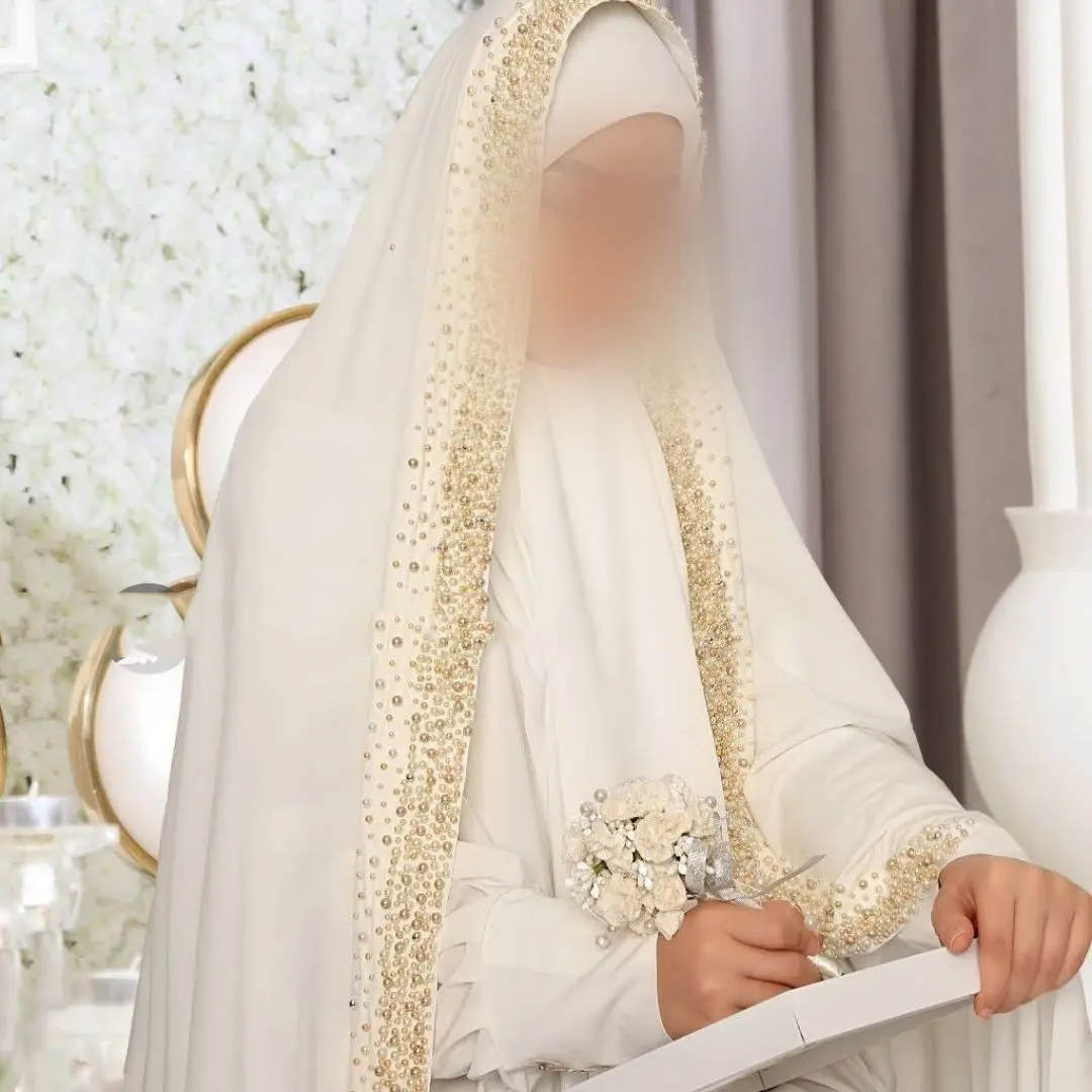 Hochzeits-Chador-Modell der iranischen Braut Morvarid Doozi