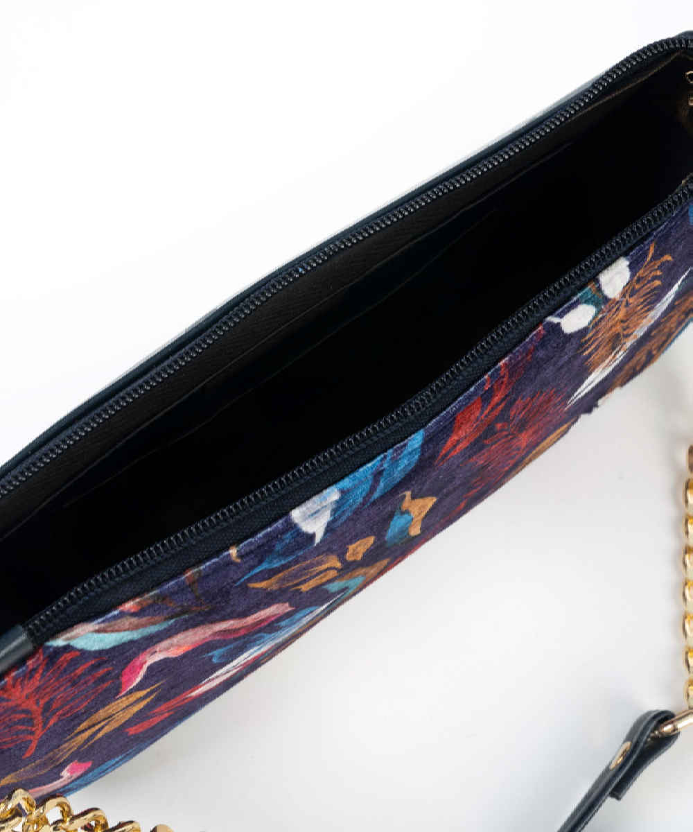 Handgemachte Umhängetasche aus Kunstleder mit Kettenriemen Leaf